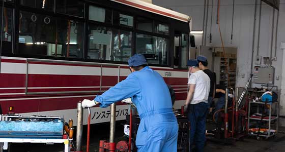 定期点検・臨時整備の様子1